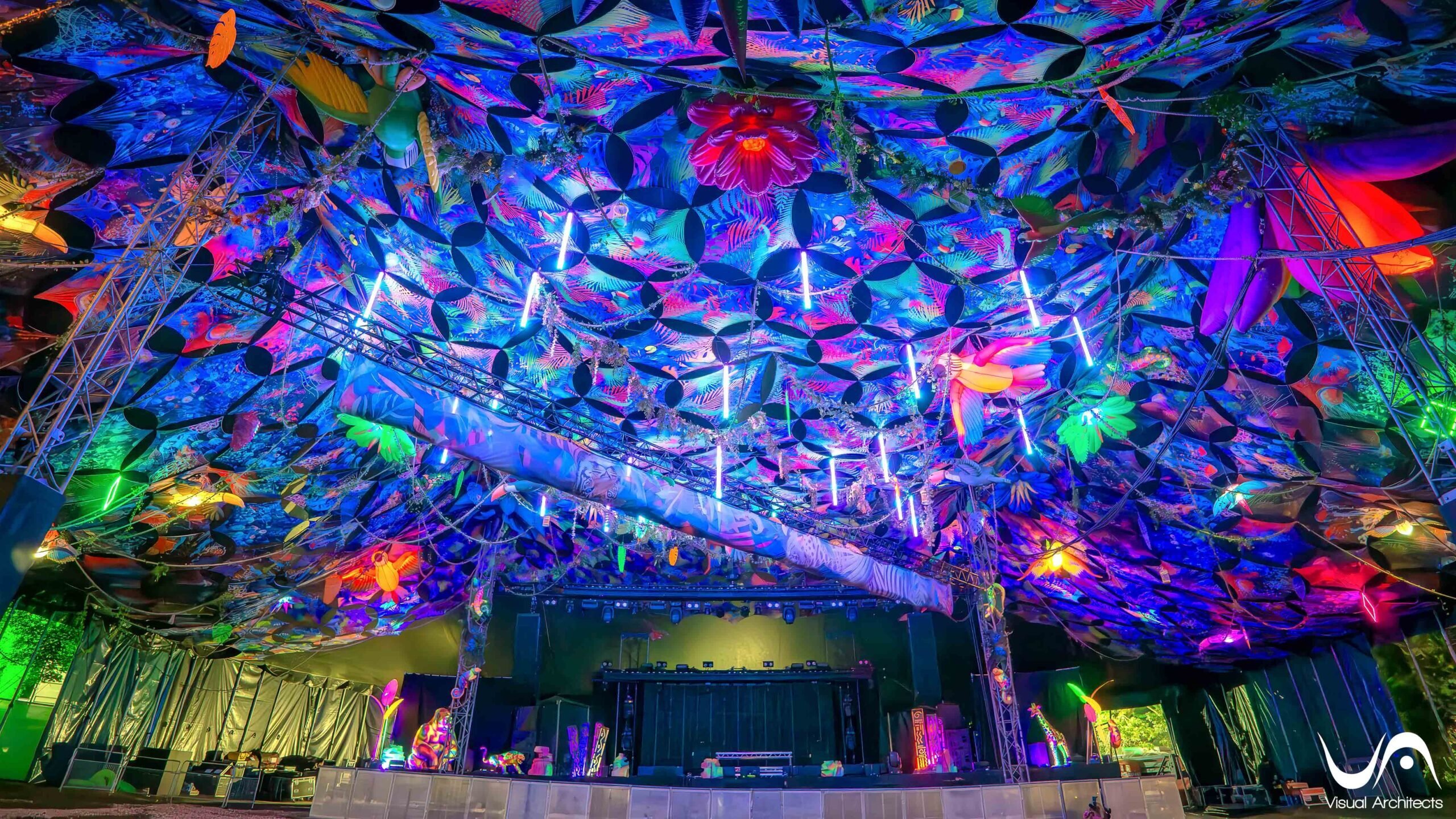 Neon jungle event decor (20)